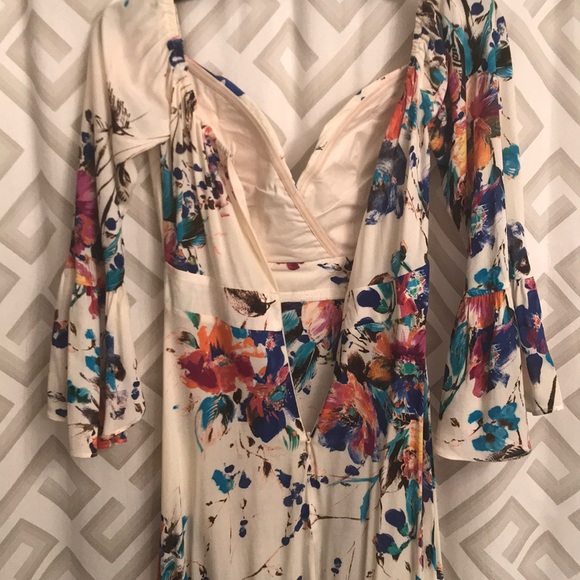 Flowy light dress - Picture 3 of 3